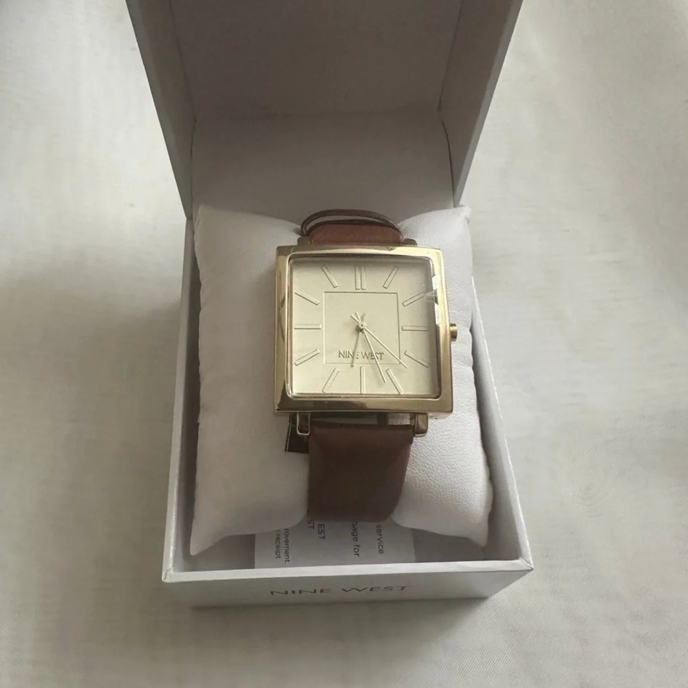 Watch - Picture 2 of 5